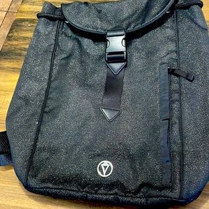 Gently used black sparkly Ivivva backpack 🎒